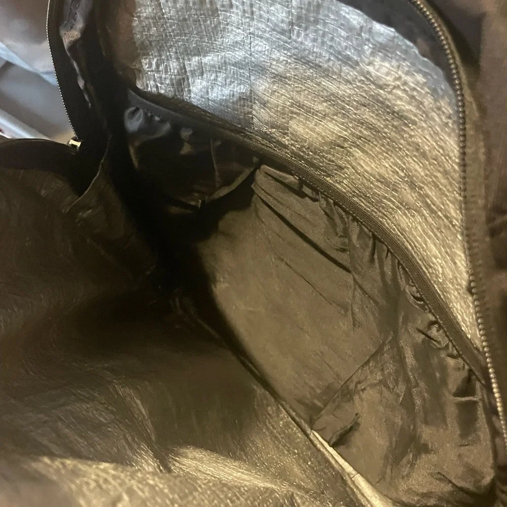 Roxy Vintage Backpack with Thermal/Temp Control Sections- Slight Flaws in Pics - Picture 3 of 3